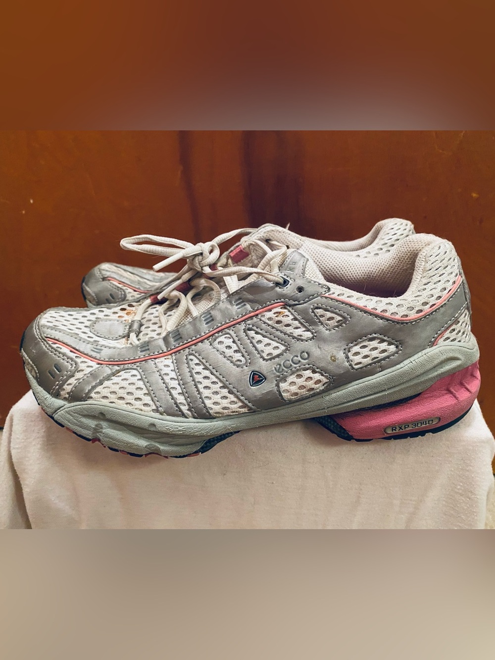 Ecco Women's White and Pink Mesh Athletic Sneakers